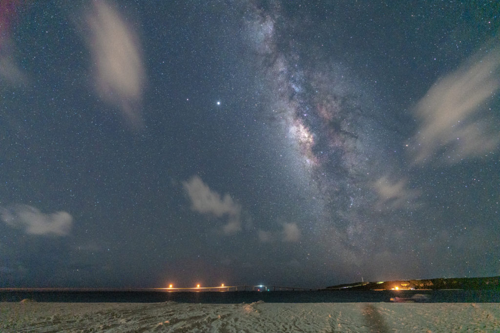 与那覇前浜ビーチで撮影した星空と天の川