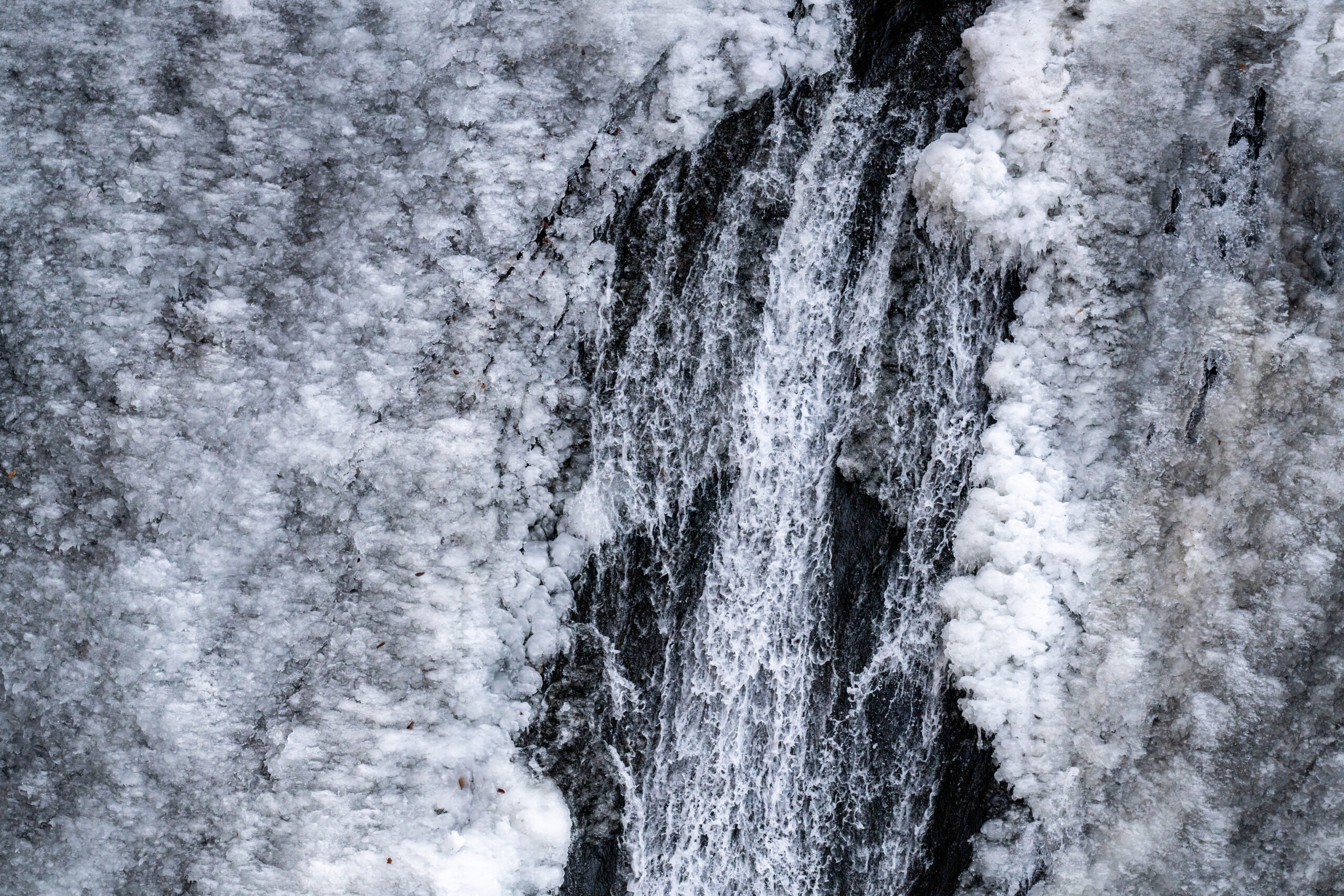 【茨城】滝が凍る！！120mの滝が凍るその景色は圧巻。　袋田の滝に”氷瀑”を見に行こう
