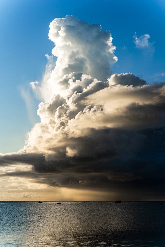 伊良部島・巨大な積乱雲