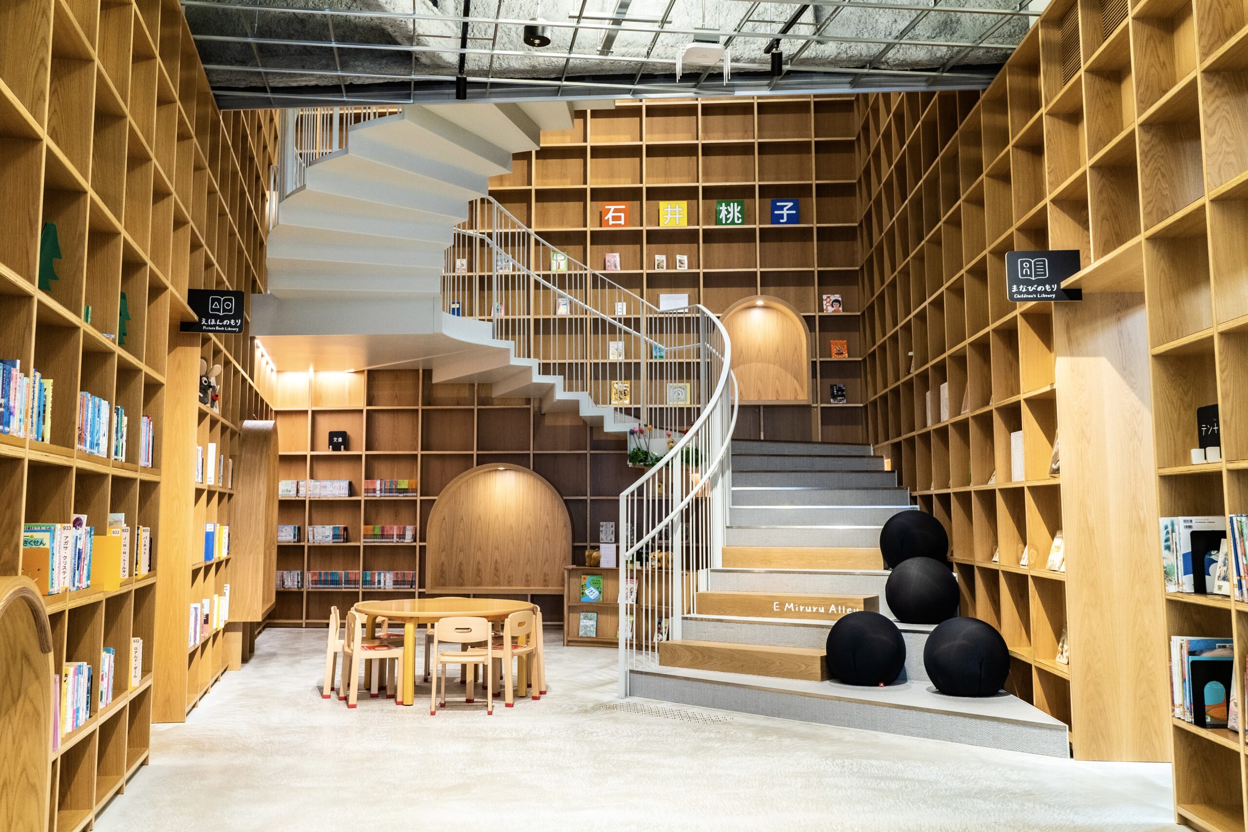 【栃木県】黒磯駅前にある「那須塩原市図書館みるる」は空間も楽しむことができるおしゃれな図書館